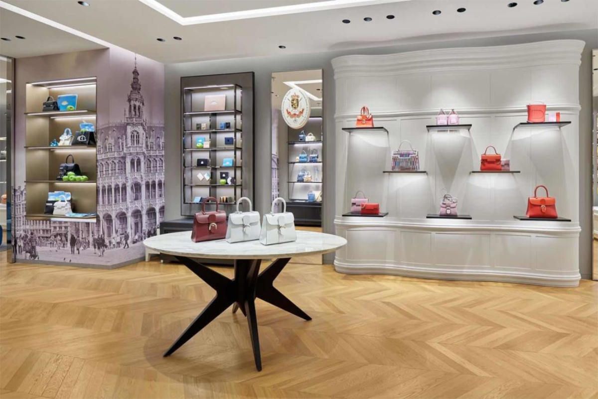 Delvaux opened its doors in Shanghai’s Landmark Grand Gateway Mall