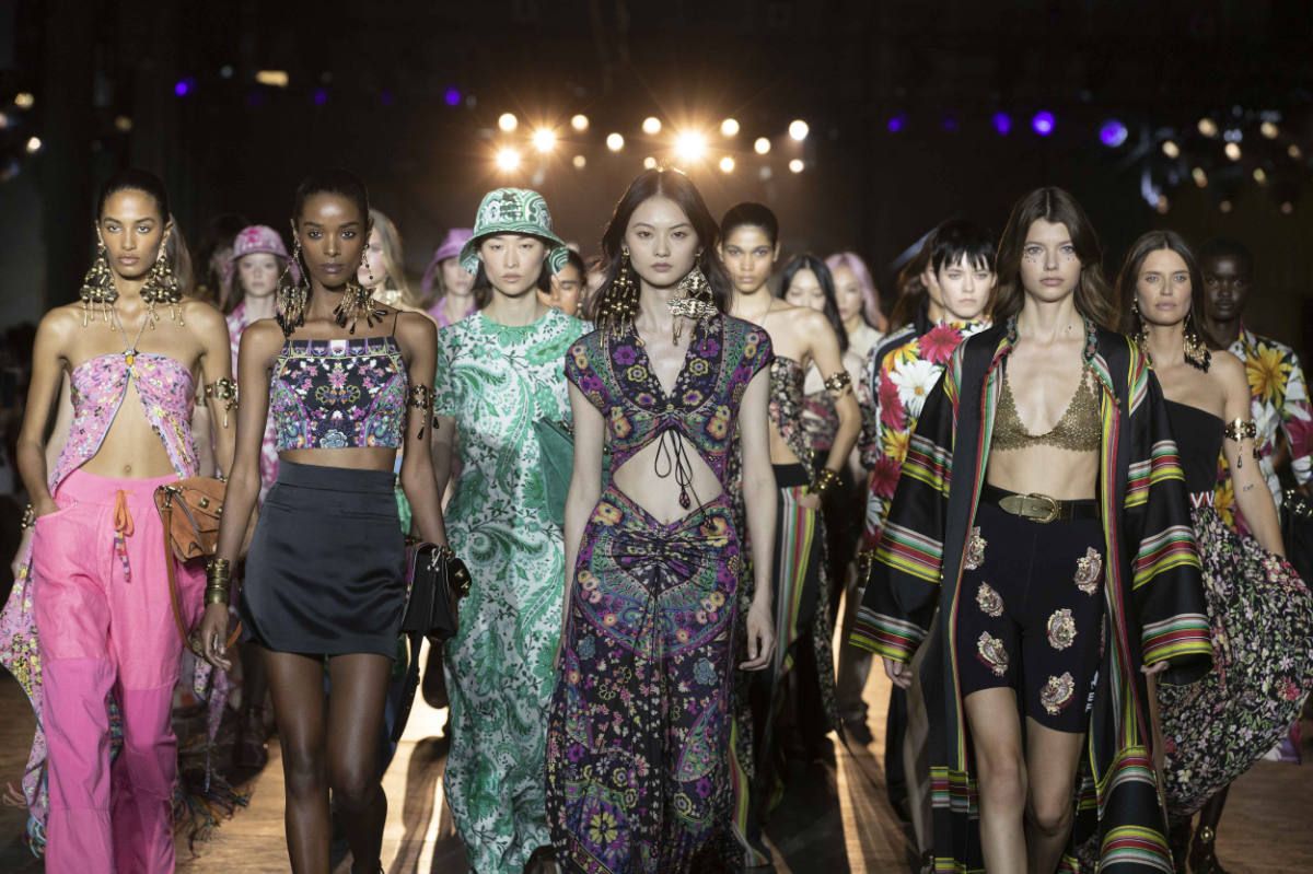 Etro: Etro Presents Its New Spring Summer 2022 Women's Collection 