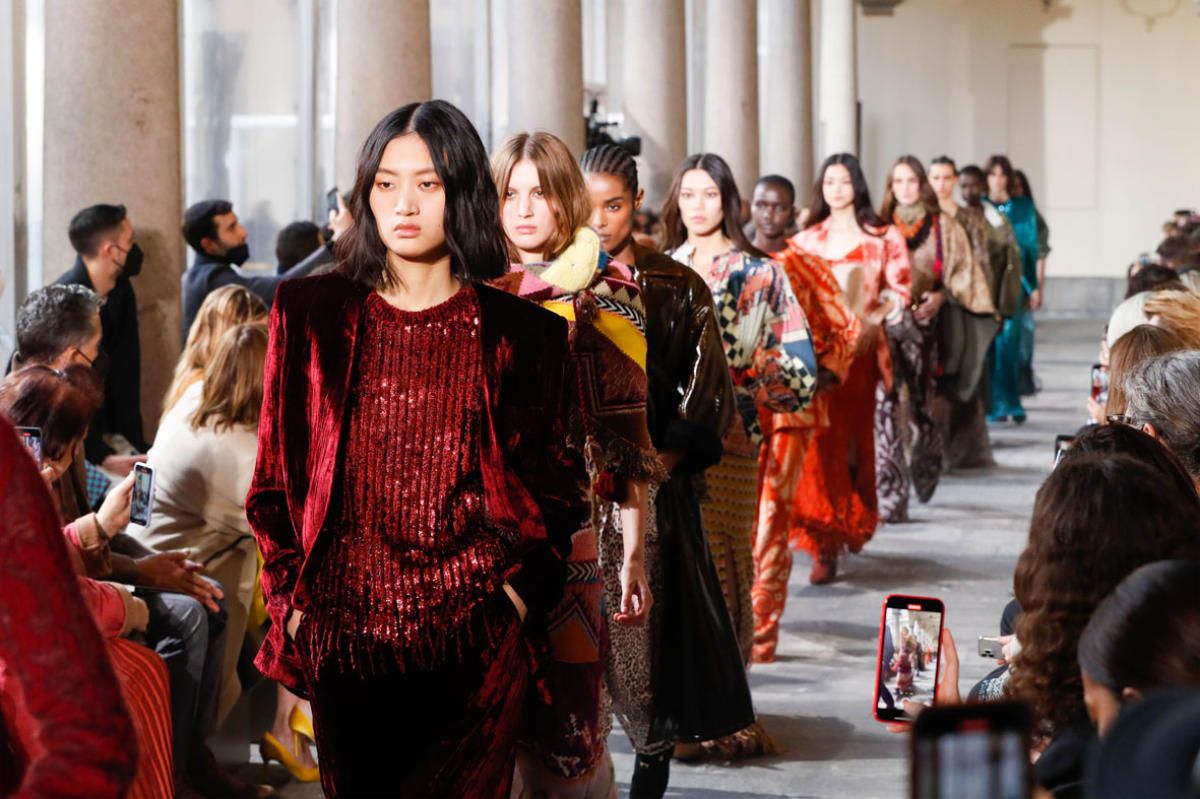 Etro Presents Its New Women's Fall Winter 2022/23 Collection: Etro Remix