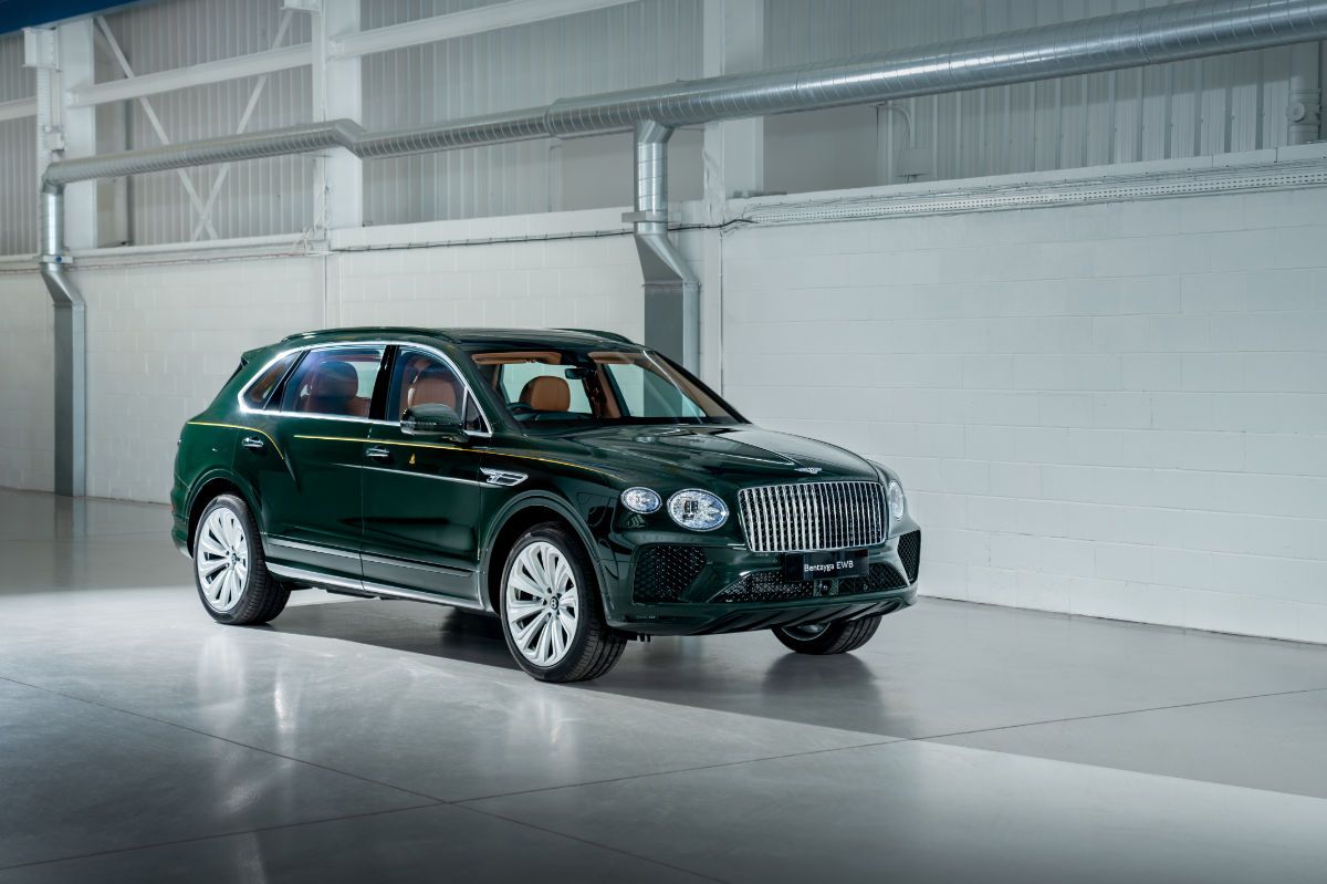 Bentayga EWB Brings Extended Luxury To The Peninsula Hong Kong