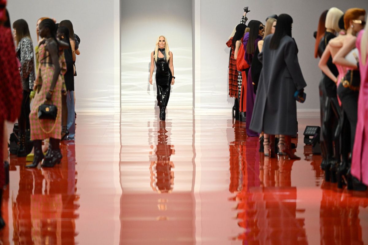 Versace Presents Its New Fall-Winter 2022 Women's Collection