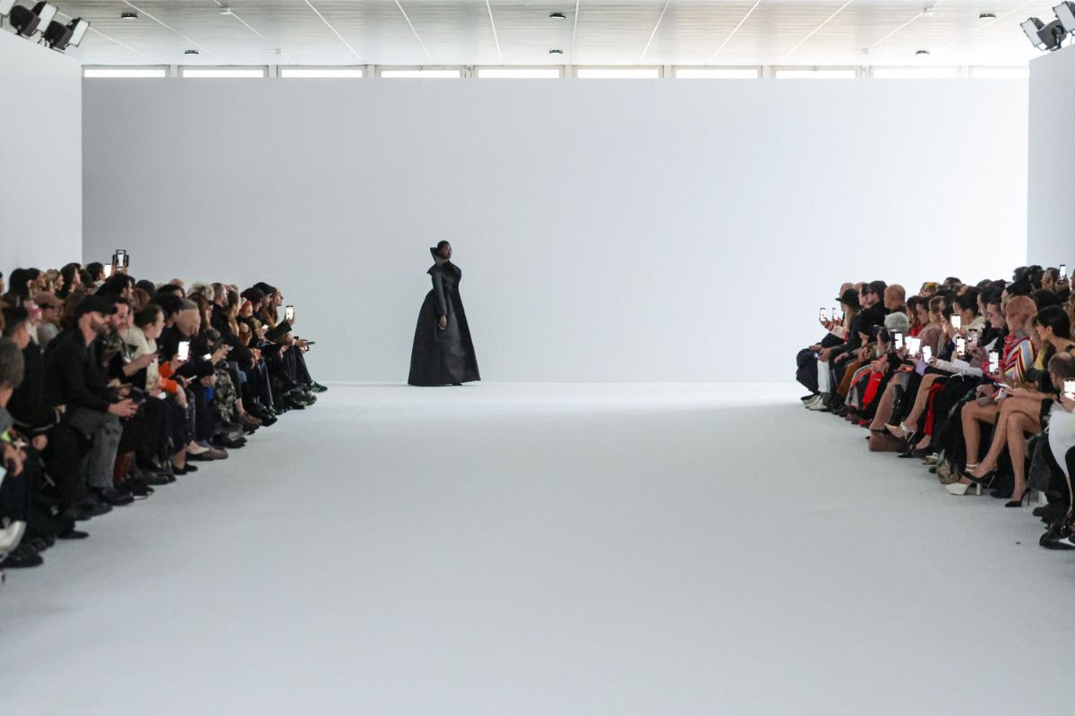 Viktor & Rolf Spring 2023 Proves There Are Many Ways to Wear a Ballgown -  Fashionista