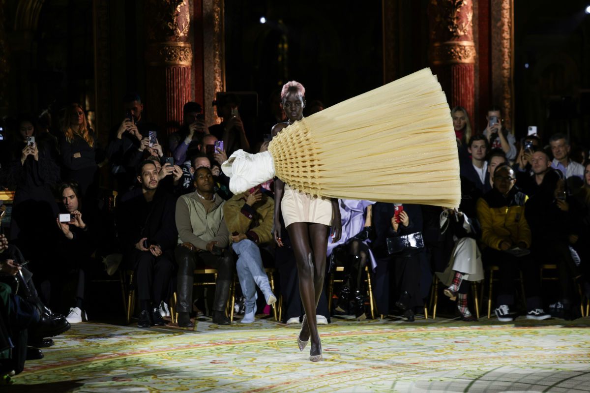 Viktor&Rolf Present Their New Haute Couture Spring/Summer 2023 Collection: Late Stage Capitalism Waltz