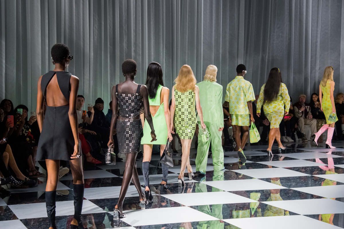 Versace Versace Presents Its New Spring Summer 2024 Collection Luxferity   Versace Ss24 Show Finale 05 1200x800 1200x800 