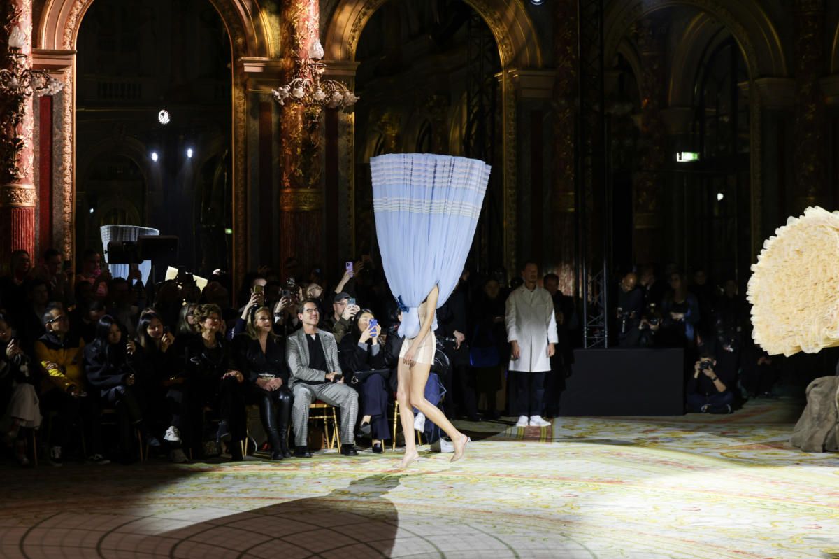 Viktor&Rolf: Viktor&Rolf Present Their New Haute Couture Spring/Summer ...