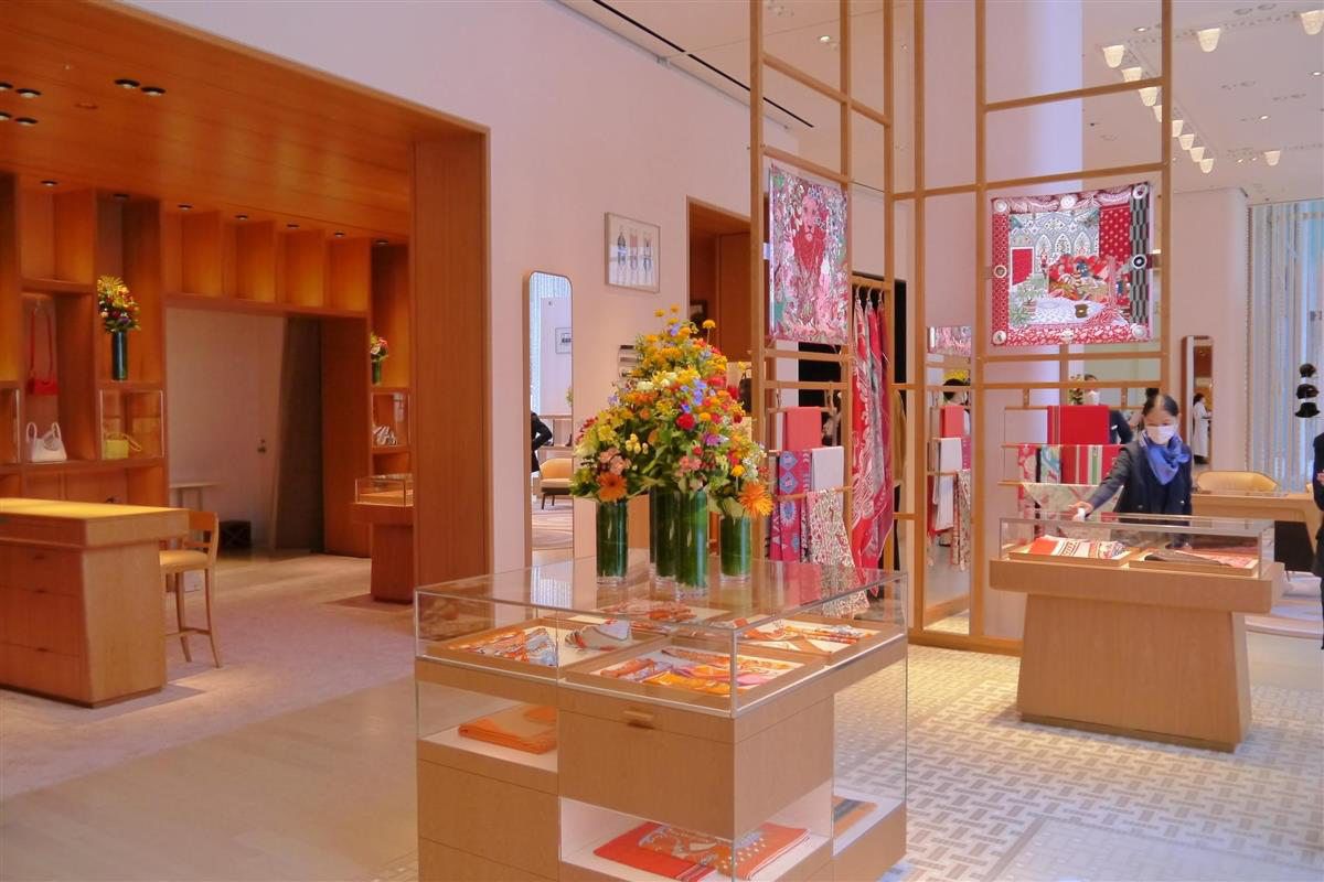 Hermès opened its new store in the Shinsaibashi neighbourhood of Osaka, Japan
