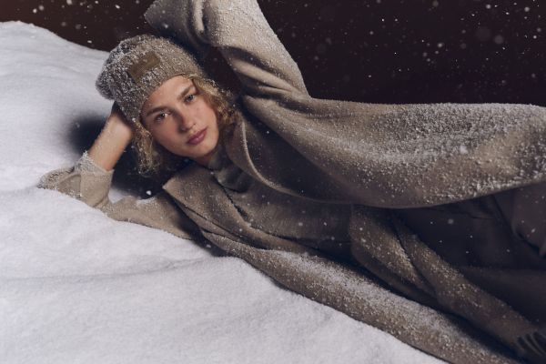 Max Mara Holiday 2025: Camel‑Tone Elegance Meets Cinematic Snow