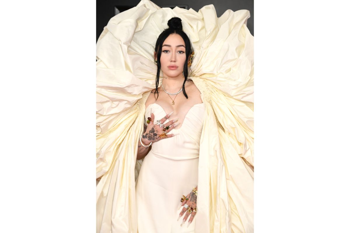 Noah Cyrus Wore Schiaparelli Haute Couture SS21 To The 63rd Grammy Awards