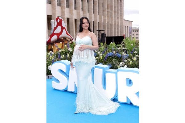 Rihanna In Chanel At The Smurfs World Premiere