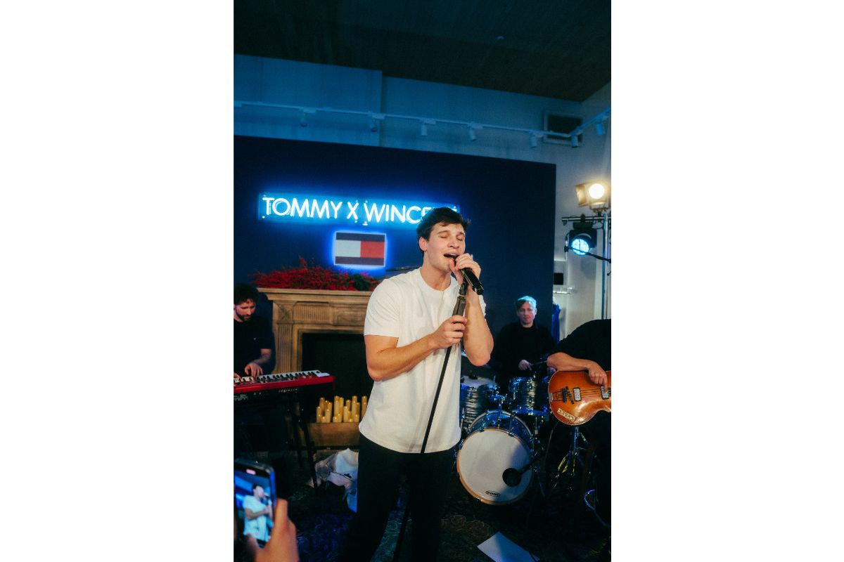 Wincent Weiss Celebrates The Festive Season With Exclusive Concert At The Tommy Hilfiger Hamburg Store