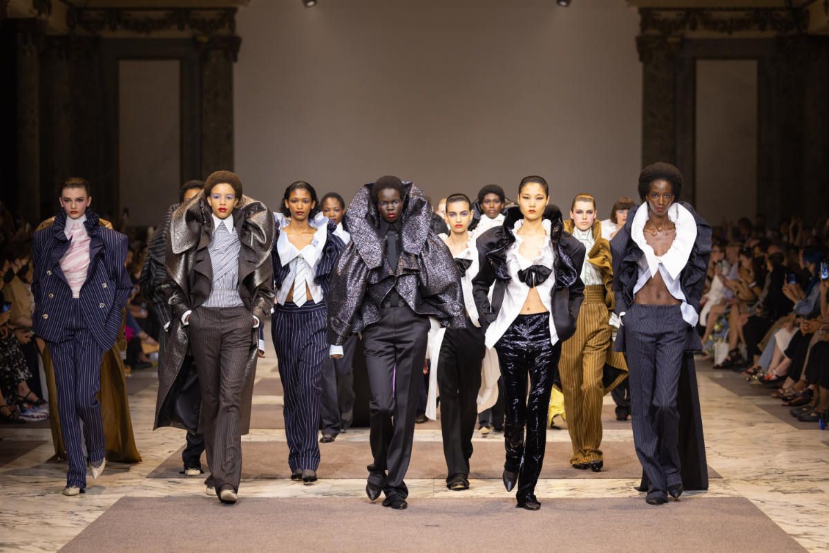 Viktor&Rolf Present Their Autumn Winter 2022 Haute Couture Collection