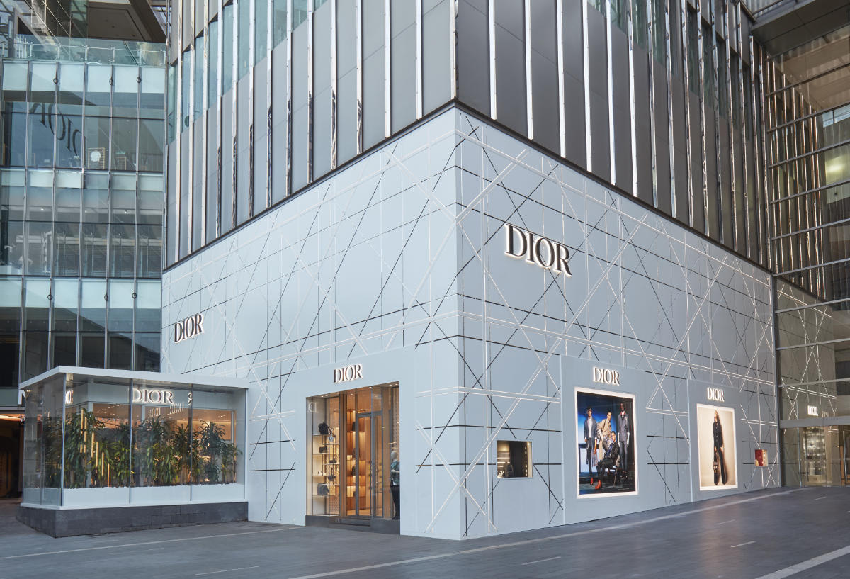 DIor Store Ginza Tokyo  Dior store, Luxury retail, Amazing store