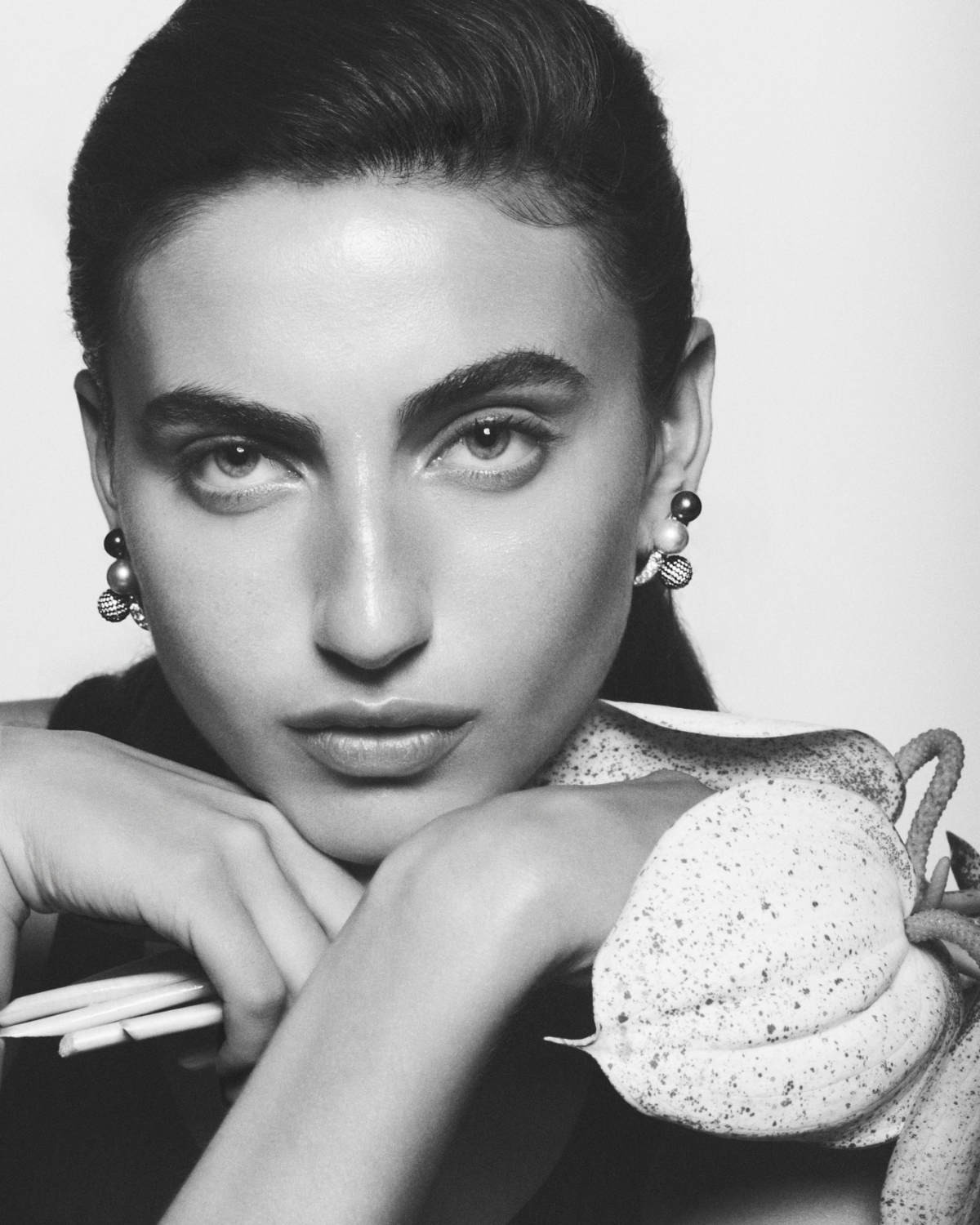 Repossi Limited Edition No.7 “Sphere Earring” Unveiled