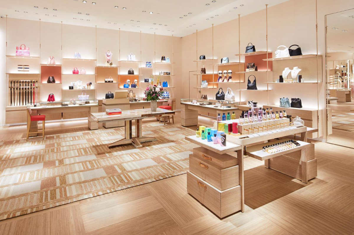 Louis Vuitton store  Louis vuitton store, Window display design, Retail  space design