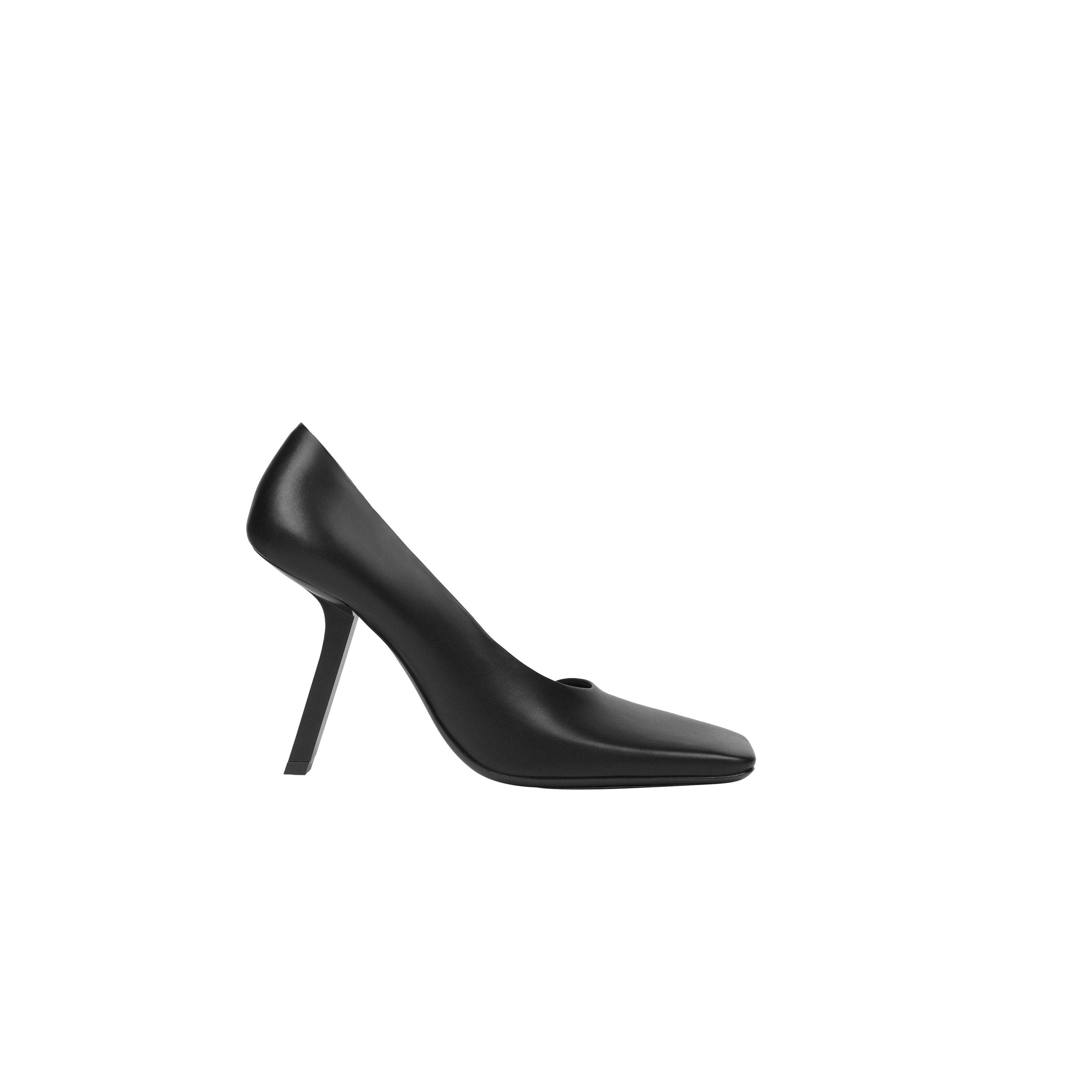 Balenciaga Presents Its Futuristic Fall 21 Collection - Footwear
