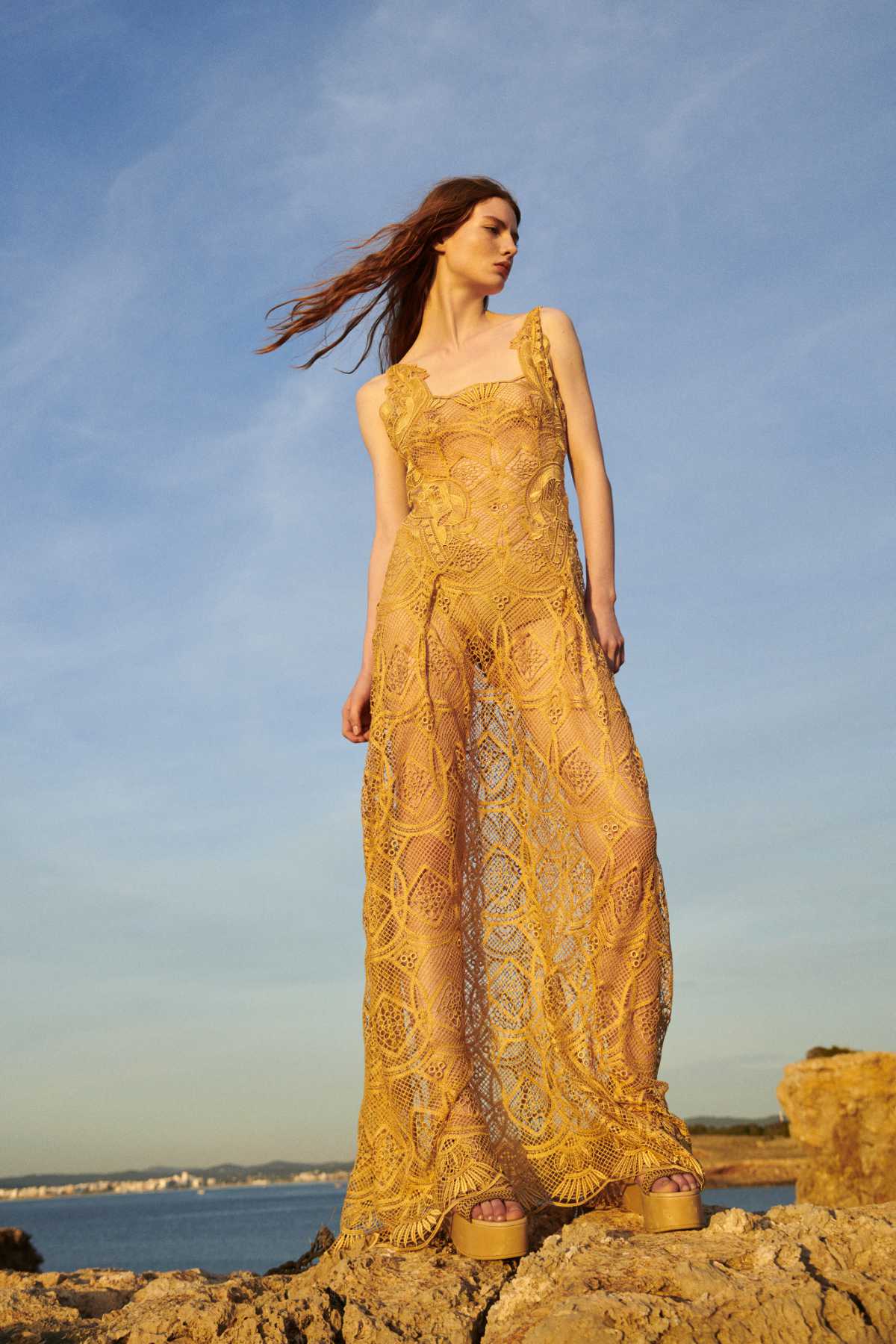 Alberta Ferretti Presents Its New Resort 23 Collection: In The Glaring Sun