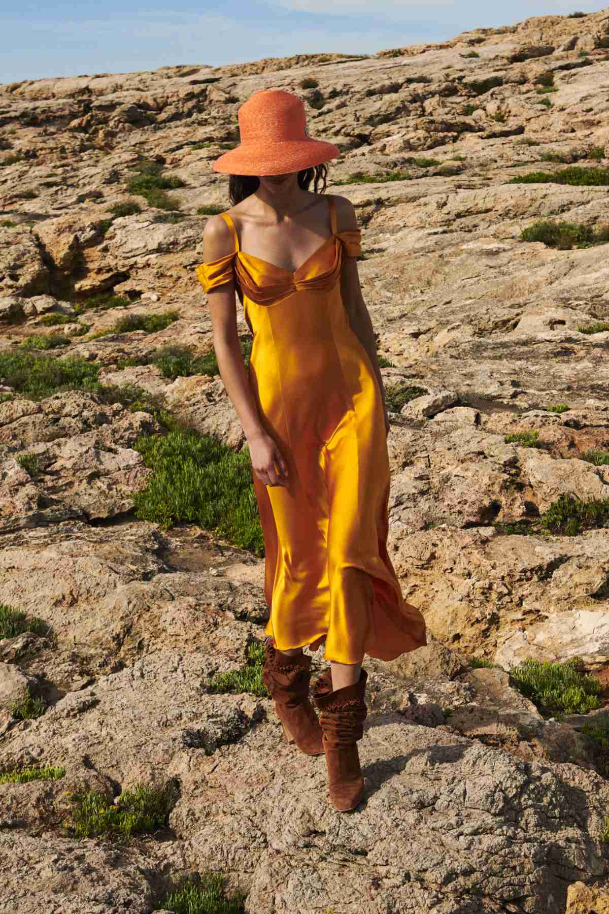 Alberta Ferretti Presents Its New Resort 23 Collection: In The Glaring Sun