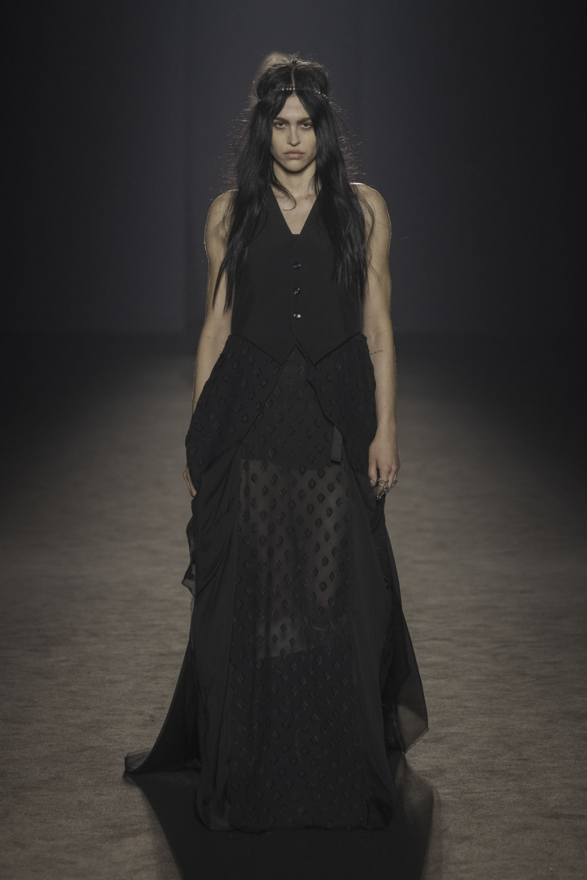 Ann Demeulemeester Presents Its New Fall/Winter 2024 Collection