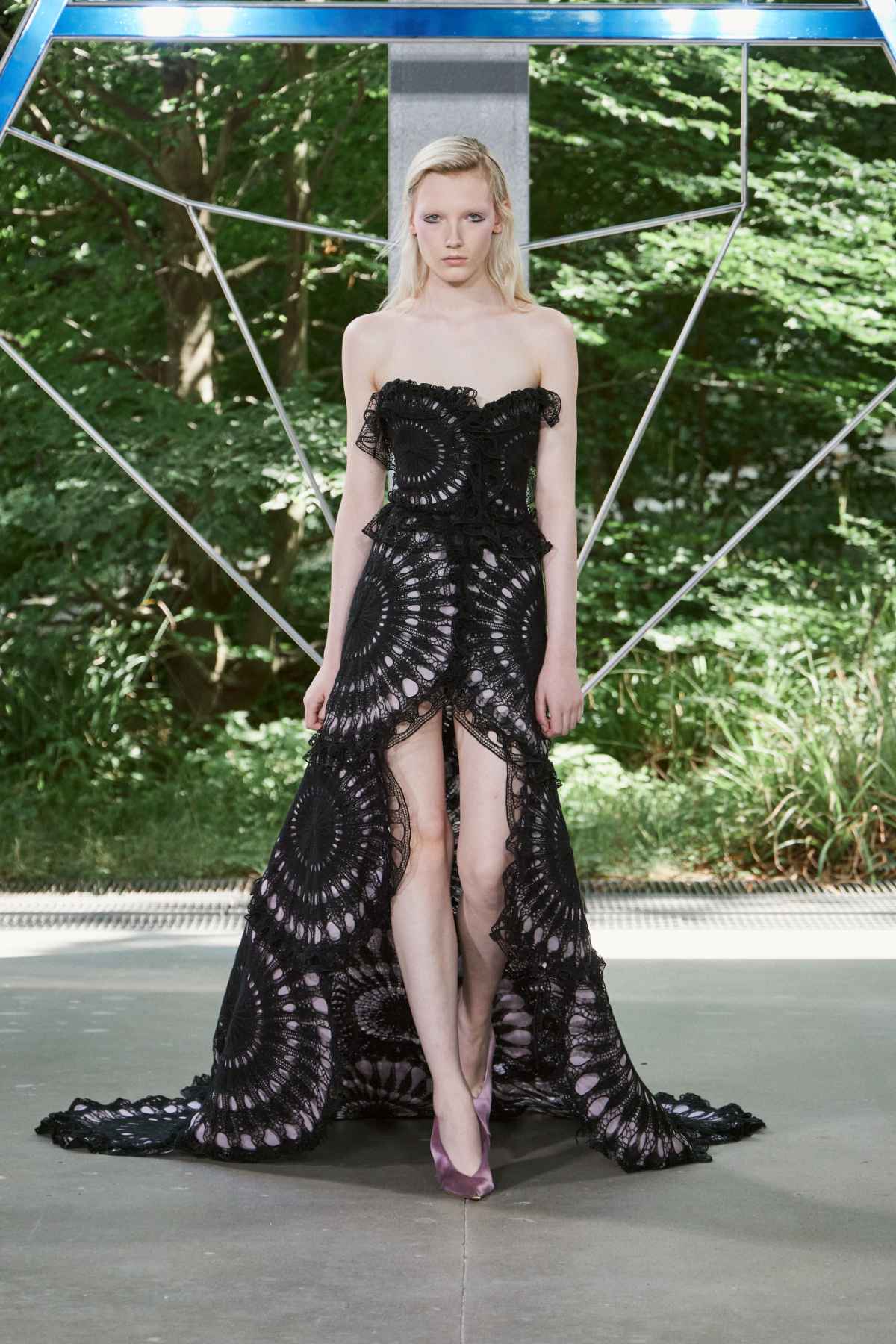 ArdAzAei Presents Its New Haute Couture Fall Winter 2025-25 Collection: The Folded Sea