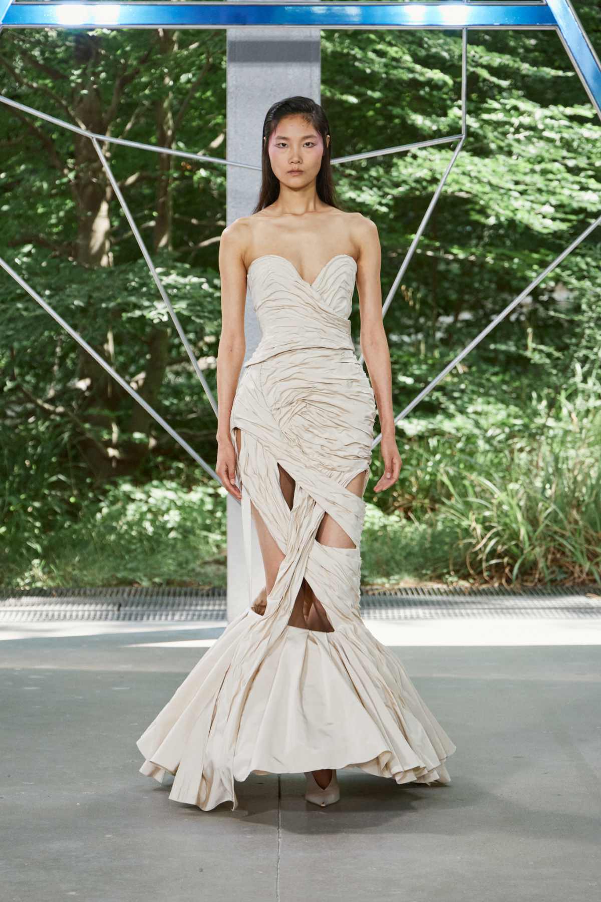 ArdAzAei Presents Its New Haute Couture Fall Winter 2025-25 Collection: The Folded Sea