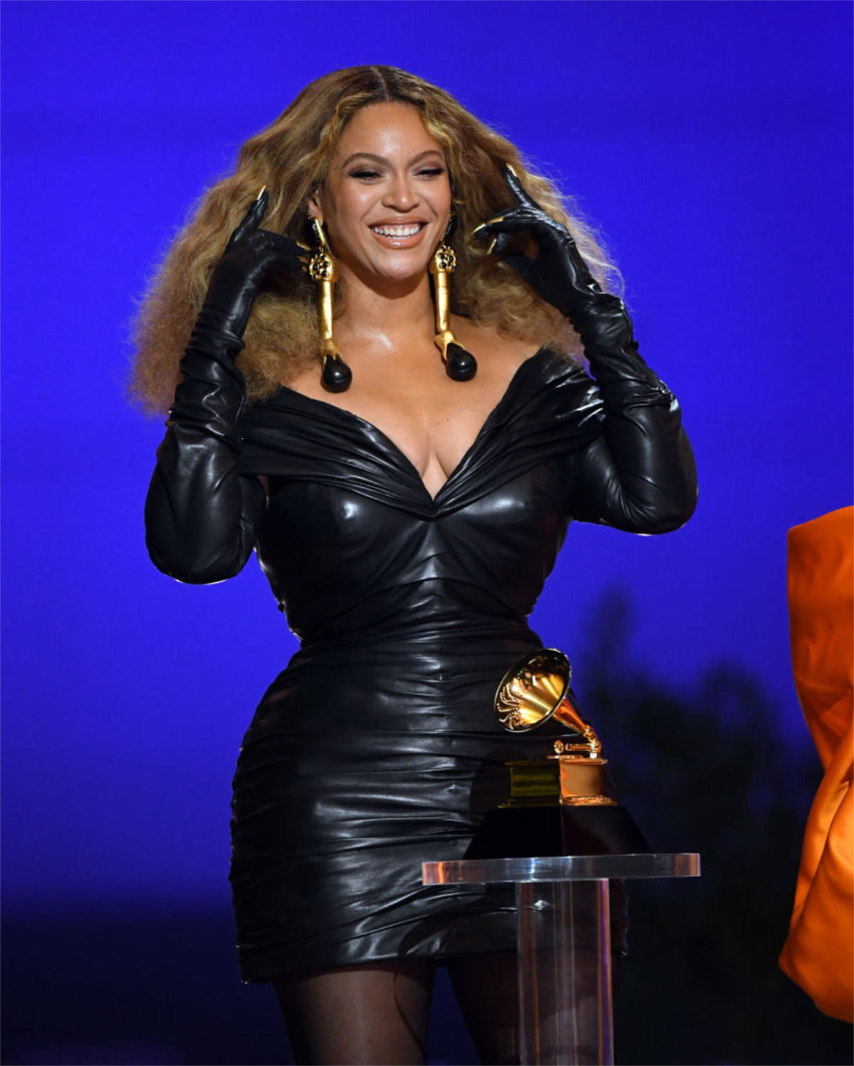 Beyoncé wore Custom Schiaparelli Haute Couture to the 63rd Grammy Awards