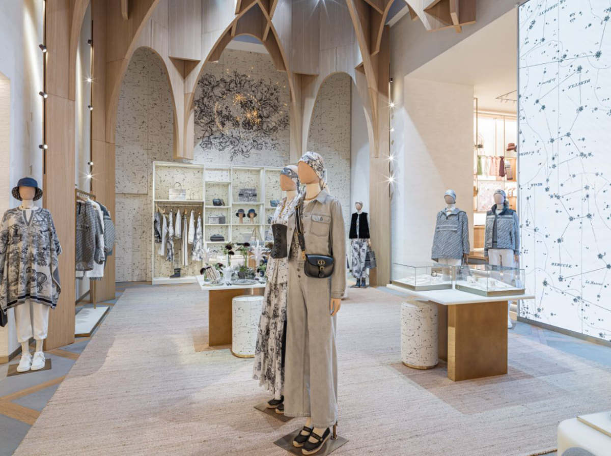 Dior's new pop-up in the Champs-Elysées