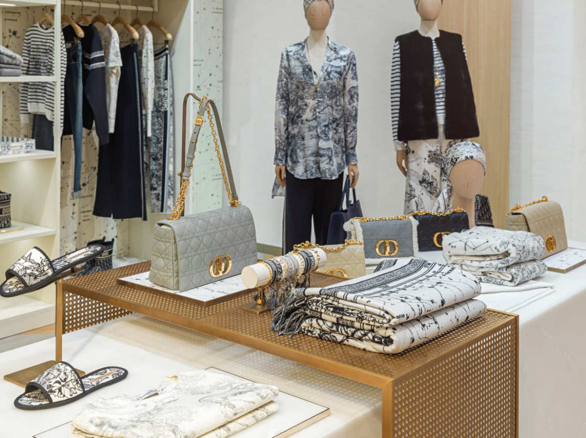 Dior is offering a virtual visit of its Champs-Elysées boutique in Paris