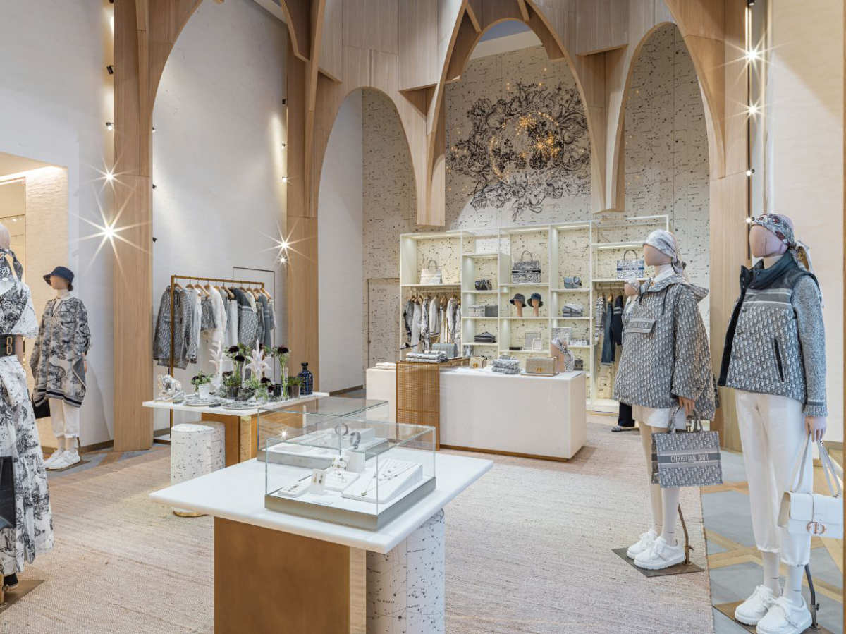 Dior's new pop-up in the Champs-Elysées