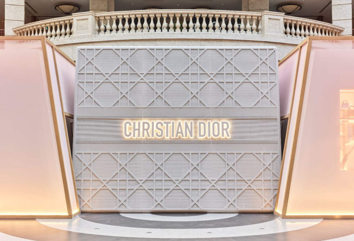 Pop Up Structure Inside a Mall To Promote the Brand. Dior is a