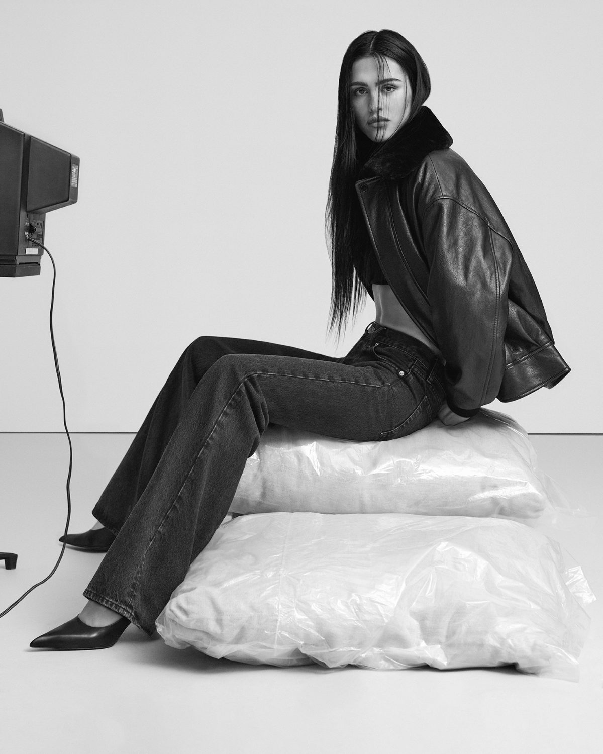 FRAME & Amelia Gray Launch Debut Capsule Collection: Luxe Denim Meets Supermodel Cool