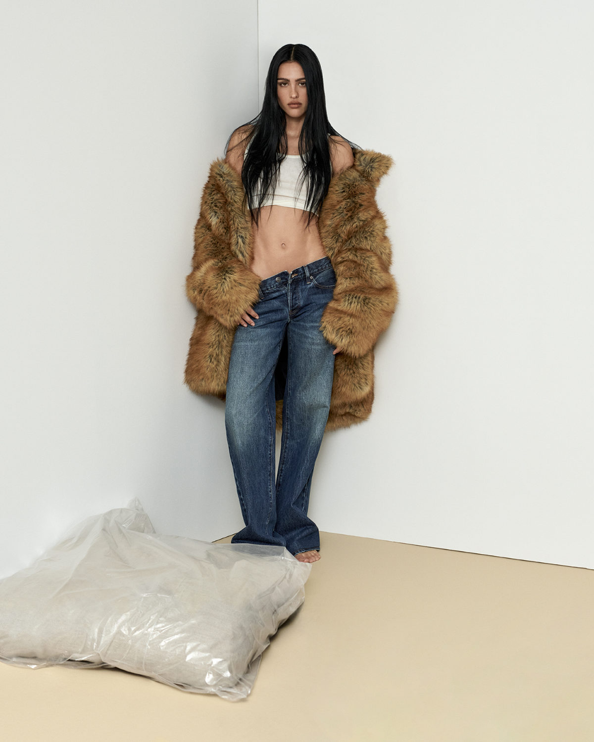 FRAME & Amelia Gray Launch Debut Capsule Collection: Luxe Denim Meets Supermodel Cool