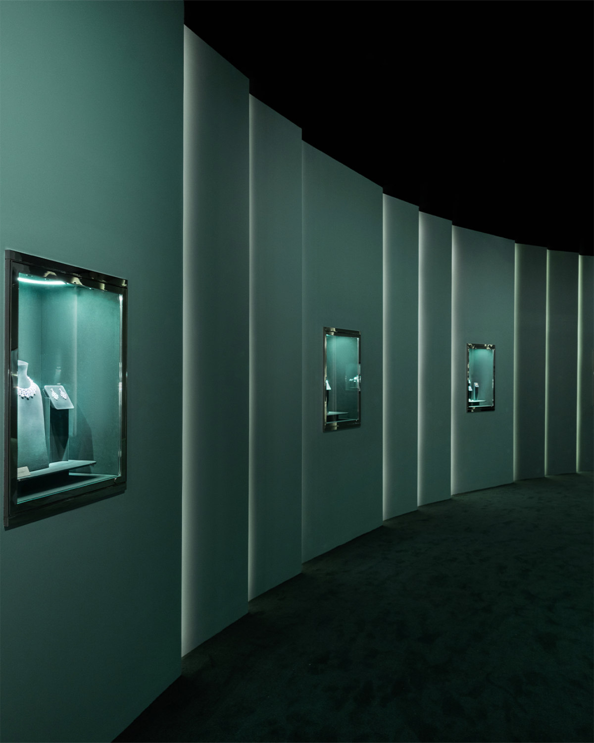 King Of Diamonds: Graff Celebrated 65 Years With Infinity Tiara