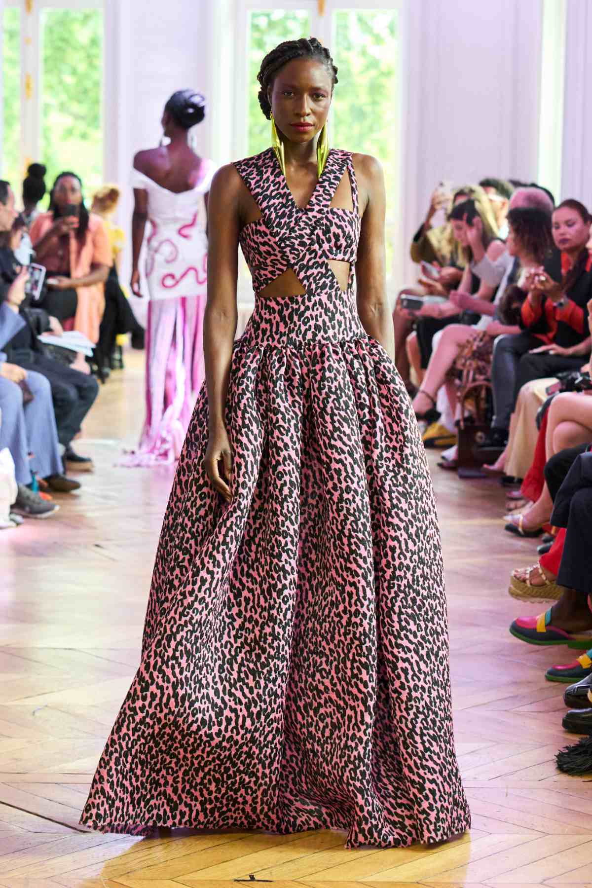 Haute couture: Imane Ayissi rend complices les tissus d'Afrique et