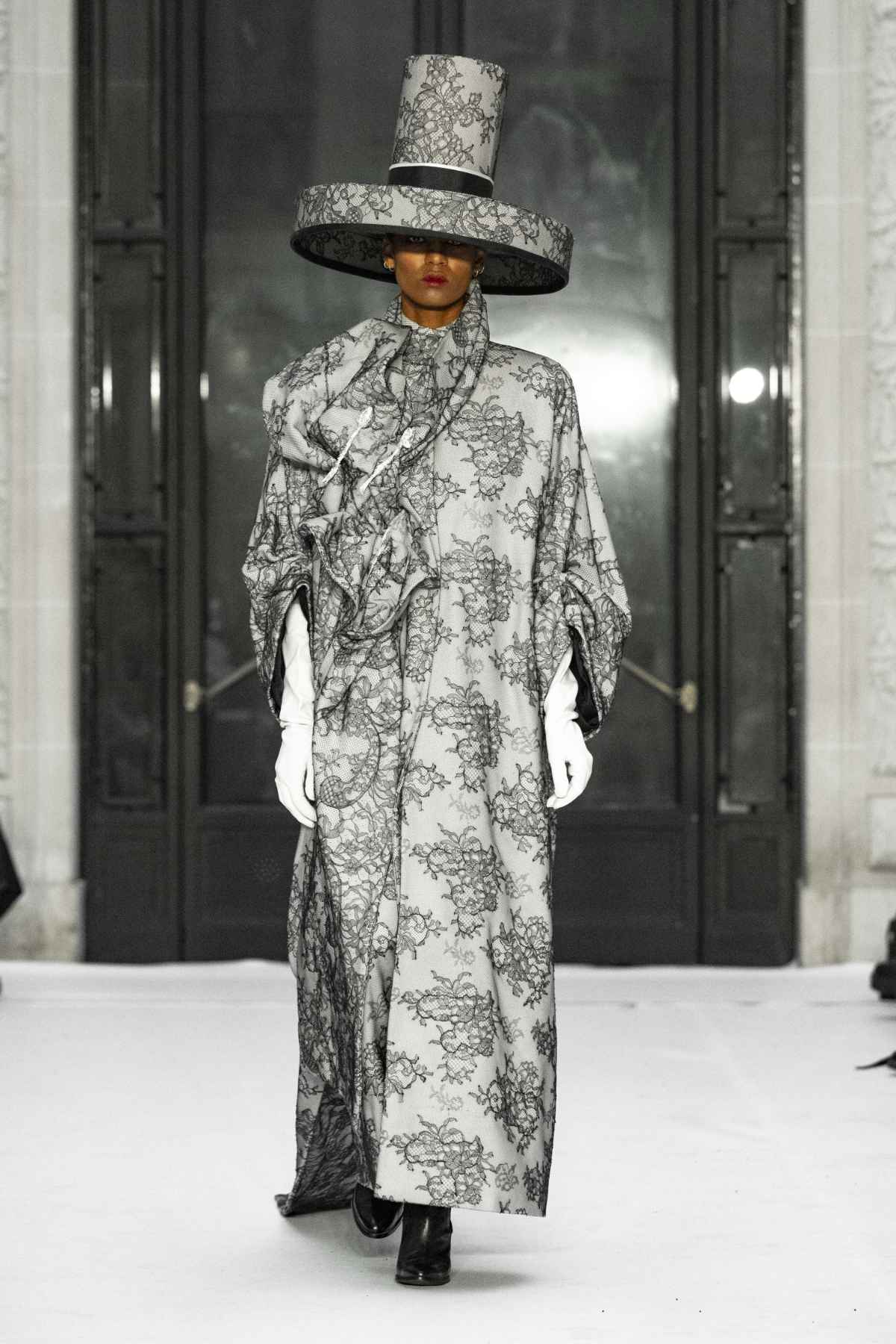 Juana Martín Presents Her New Haute Couture Fall/Winter 2024-25 Collection: Pared De Cal