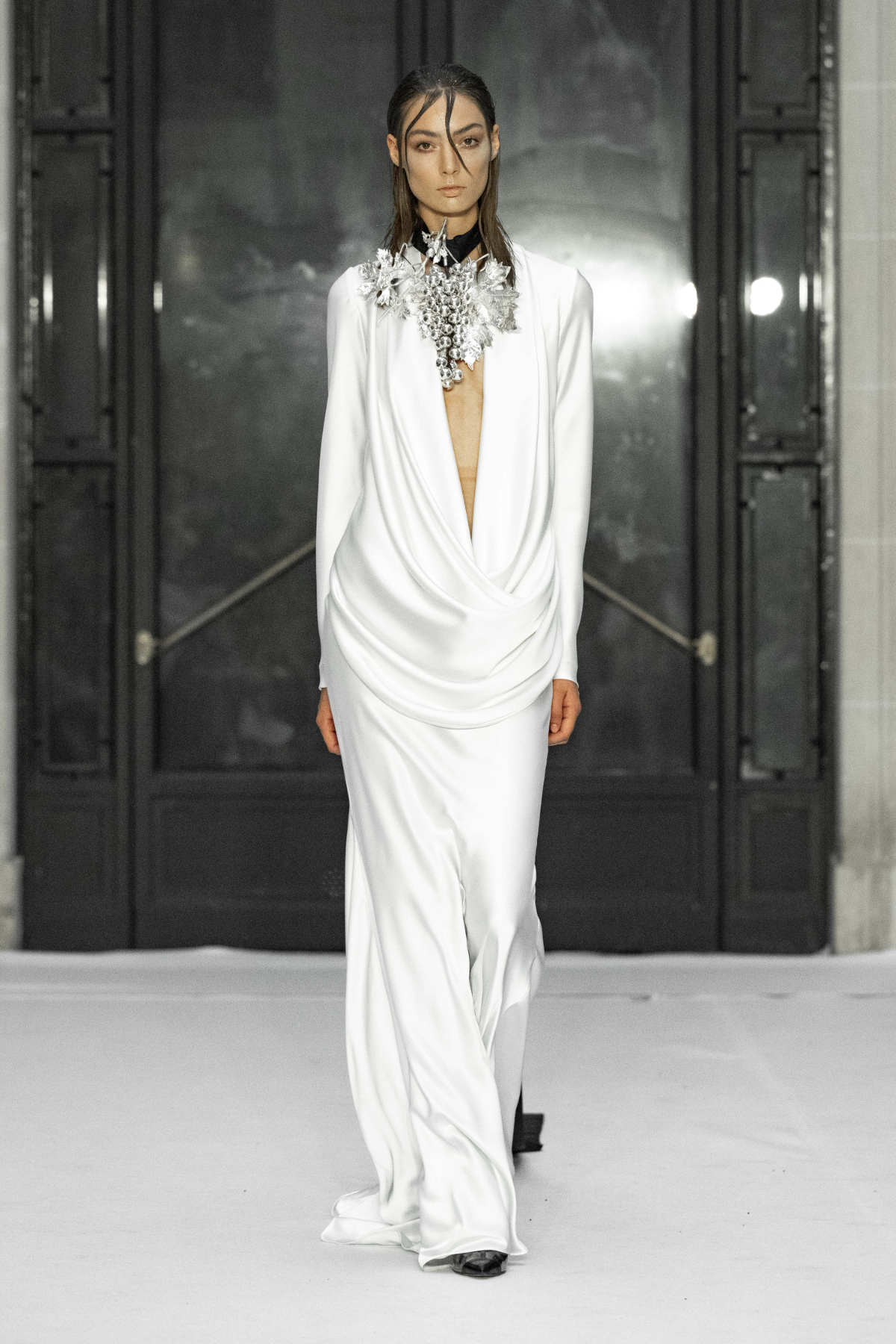 Juana Martín Presents Her New Haute Couture Fall/Winter 2024-25 Collection: Pared De Cal