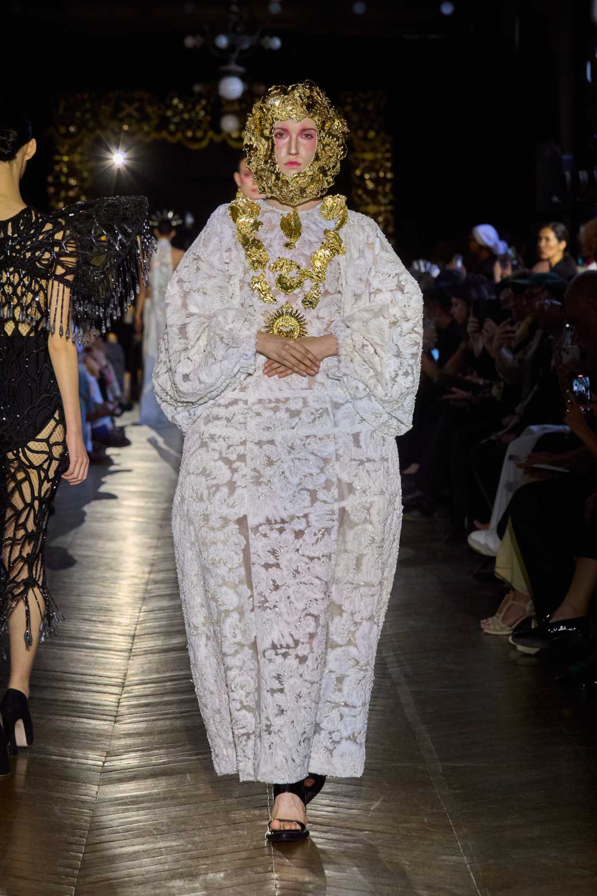 Juana Martín Presents Her New Haute Couture Fall-Winter 2025-26 Collection: Fervor