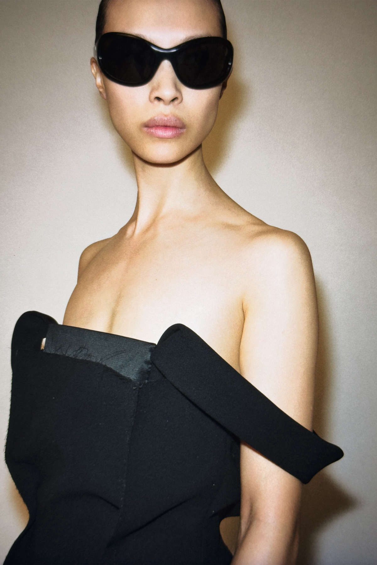 KHAITE Pre-Fall 2026: Twisted Elegance & Raw Femininity