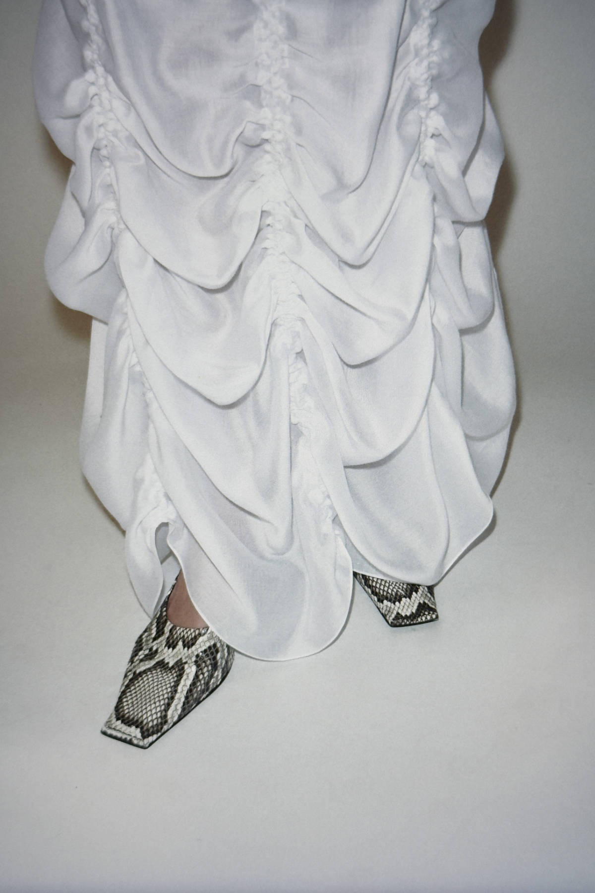 KHAITE Pre-Fall 2026: Twisted Elegance & Raw Femininity