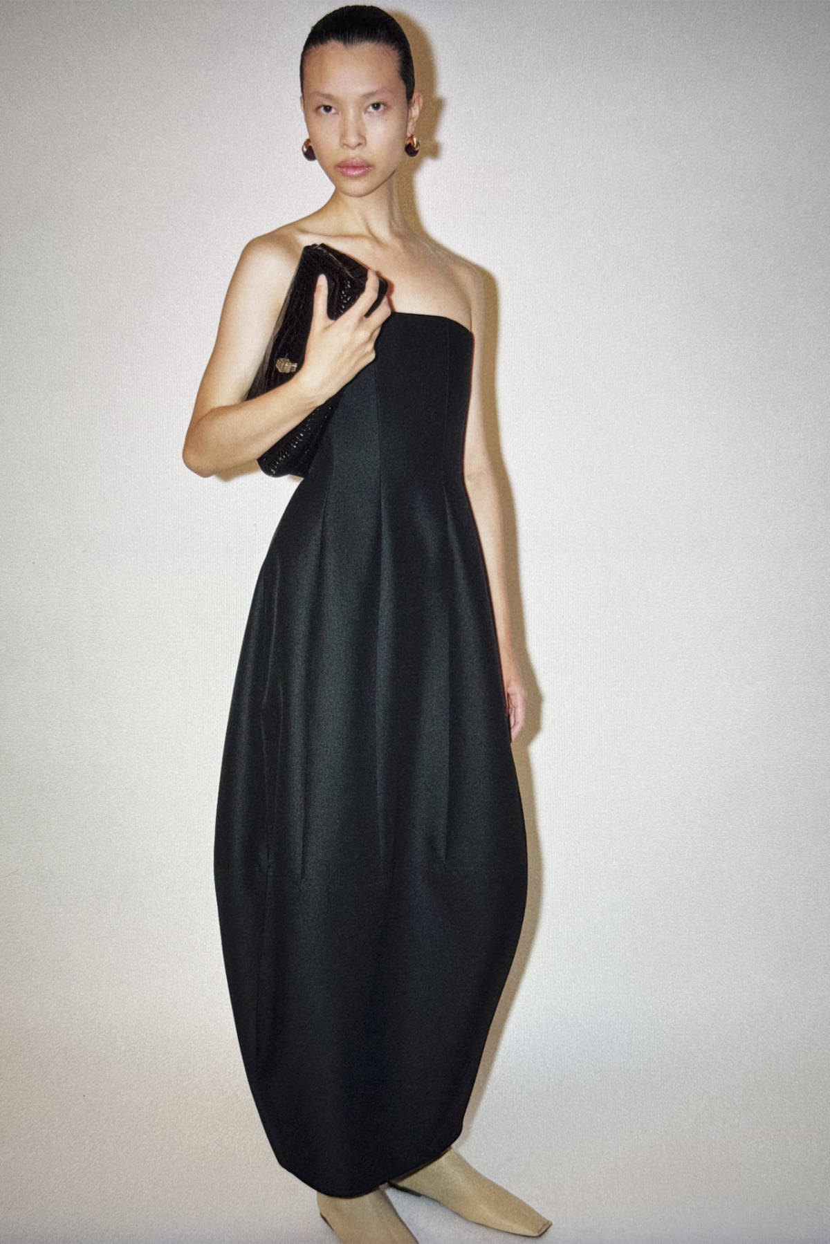 KHAITE Pre-Fall 2026: Twisted Elegance & Raw Femininity