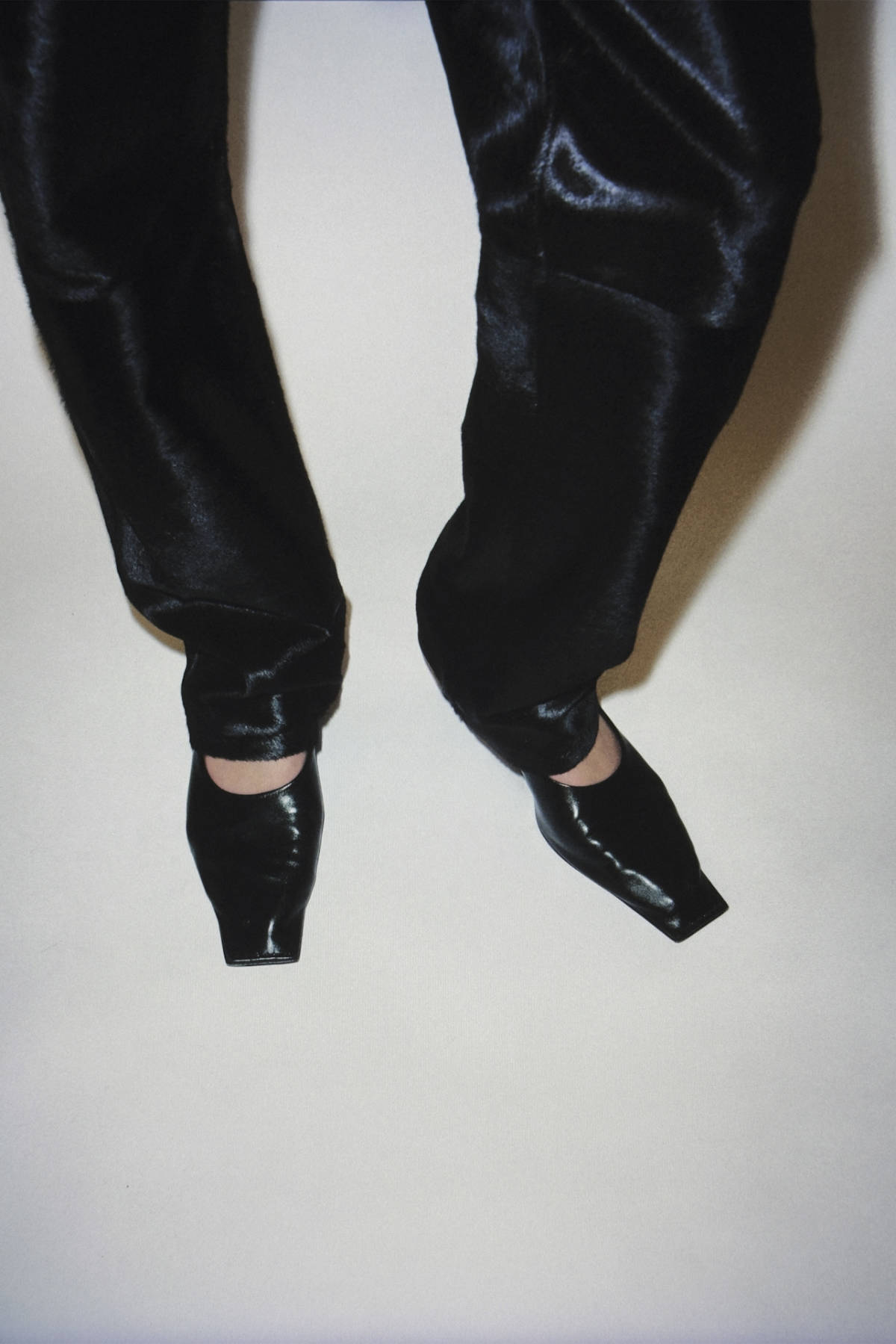 KHAITE Pre-Fall 2026: Twisted Elegance & Raw Femininity