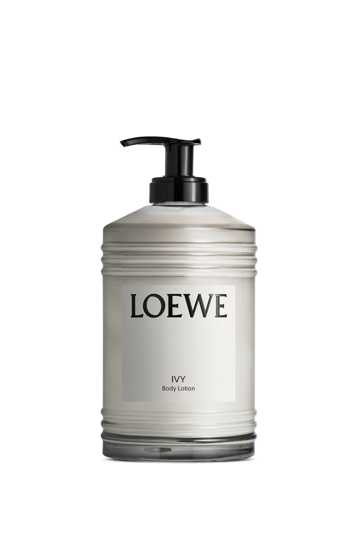 Ivy Joins The LOEWE Home Scents Bath And Body Line