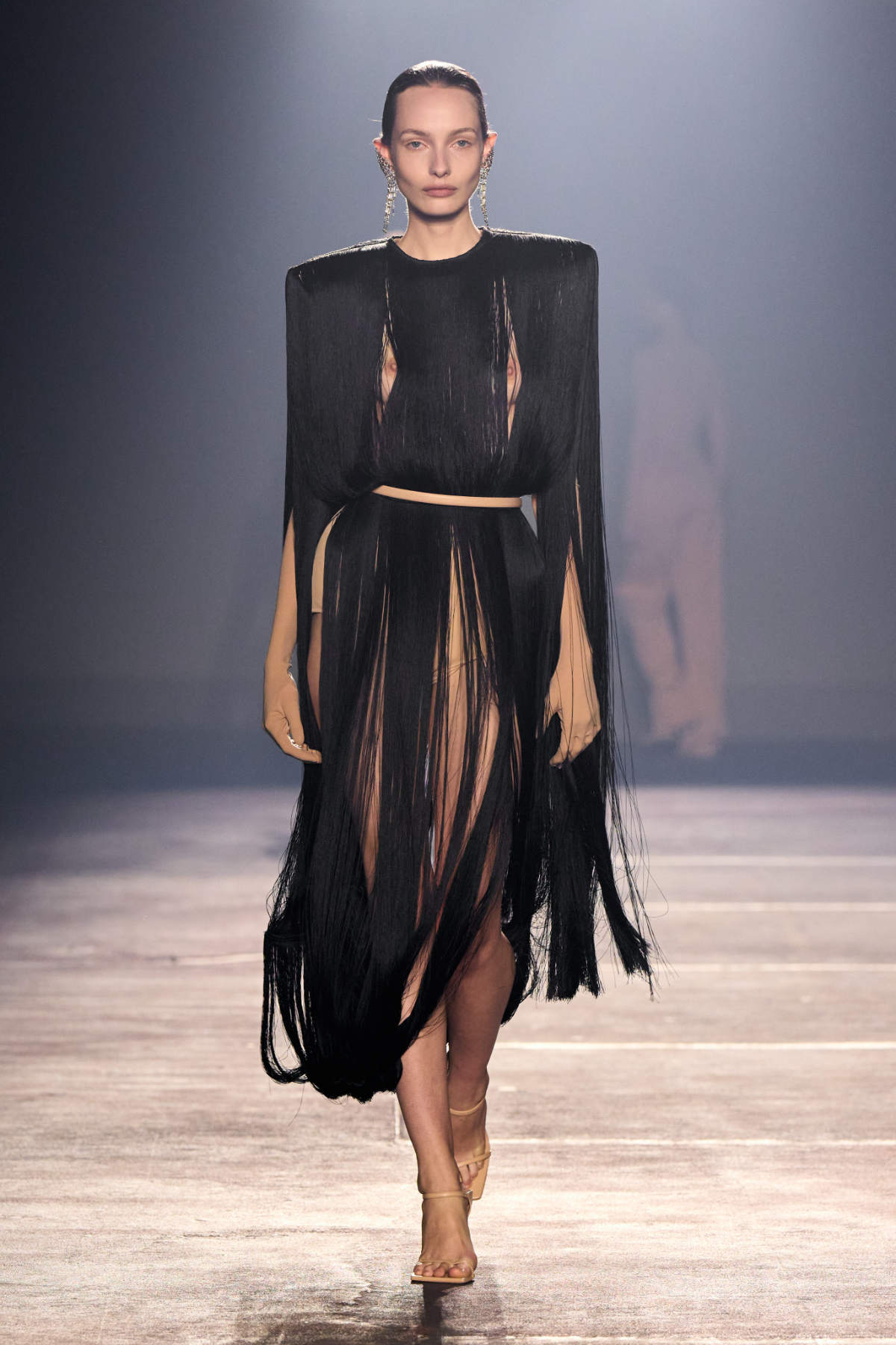 Stardust Aphrodite: Mugler’s Spellbinding SS26 Revival Of Hollywood Glamour