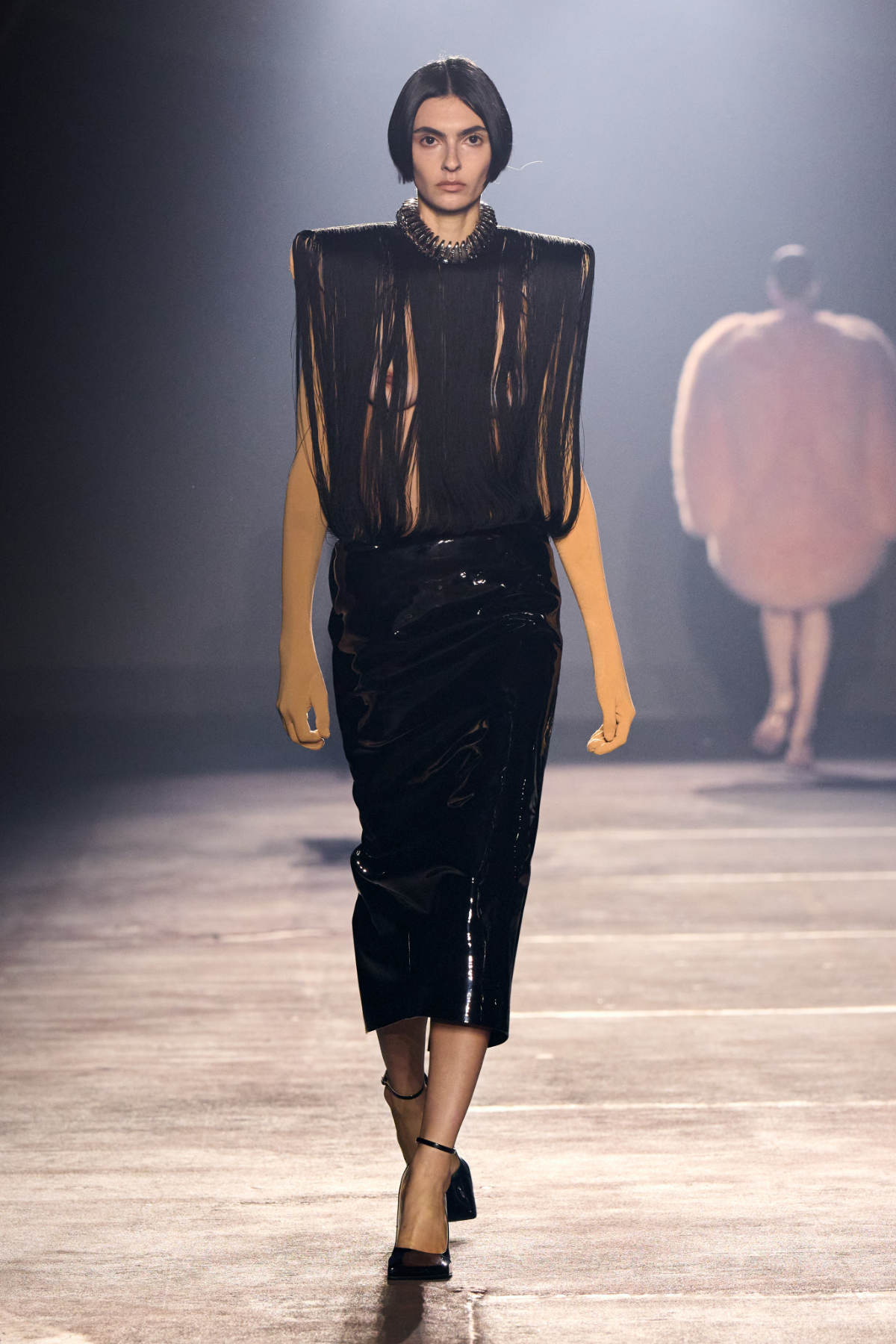 Stardust Aphrodite: Mugler’s Spellbinding SS26 Revival Of Hollywood Glamour