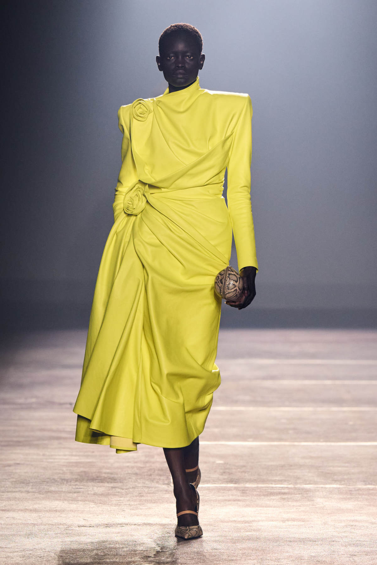 Stardust Aphrodite: Mugler’s Spellbinding SS26 Revival Of Hollywood Glamour