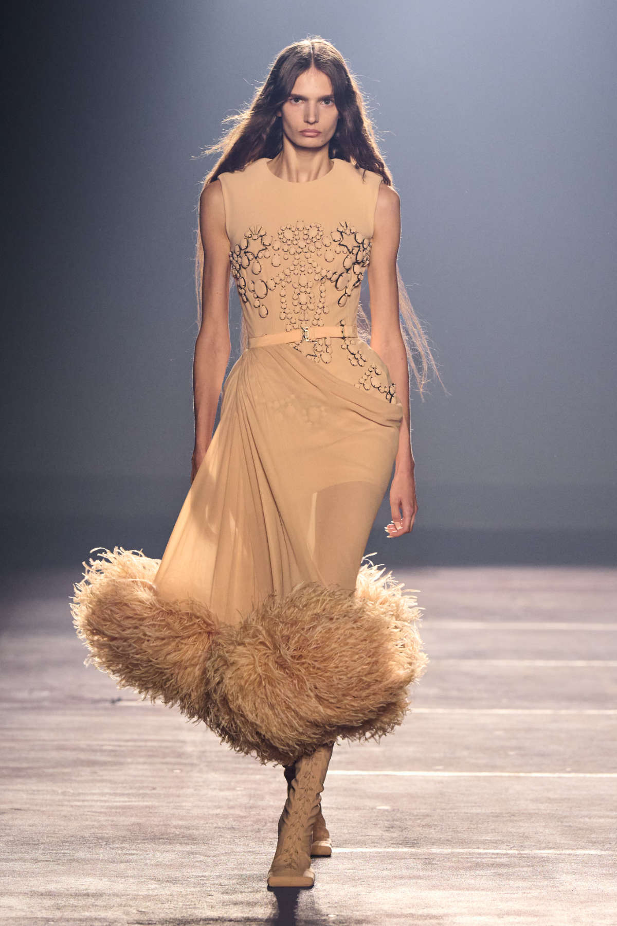 Stardust Aphrodite: Mugler’s Spellbinding SS26 Revival Of Hollywood Glamour