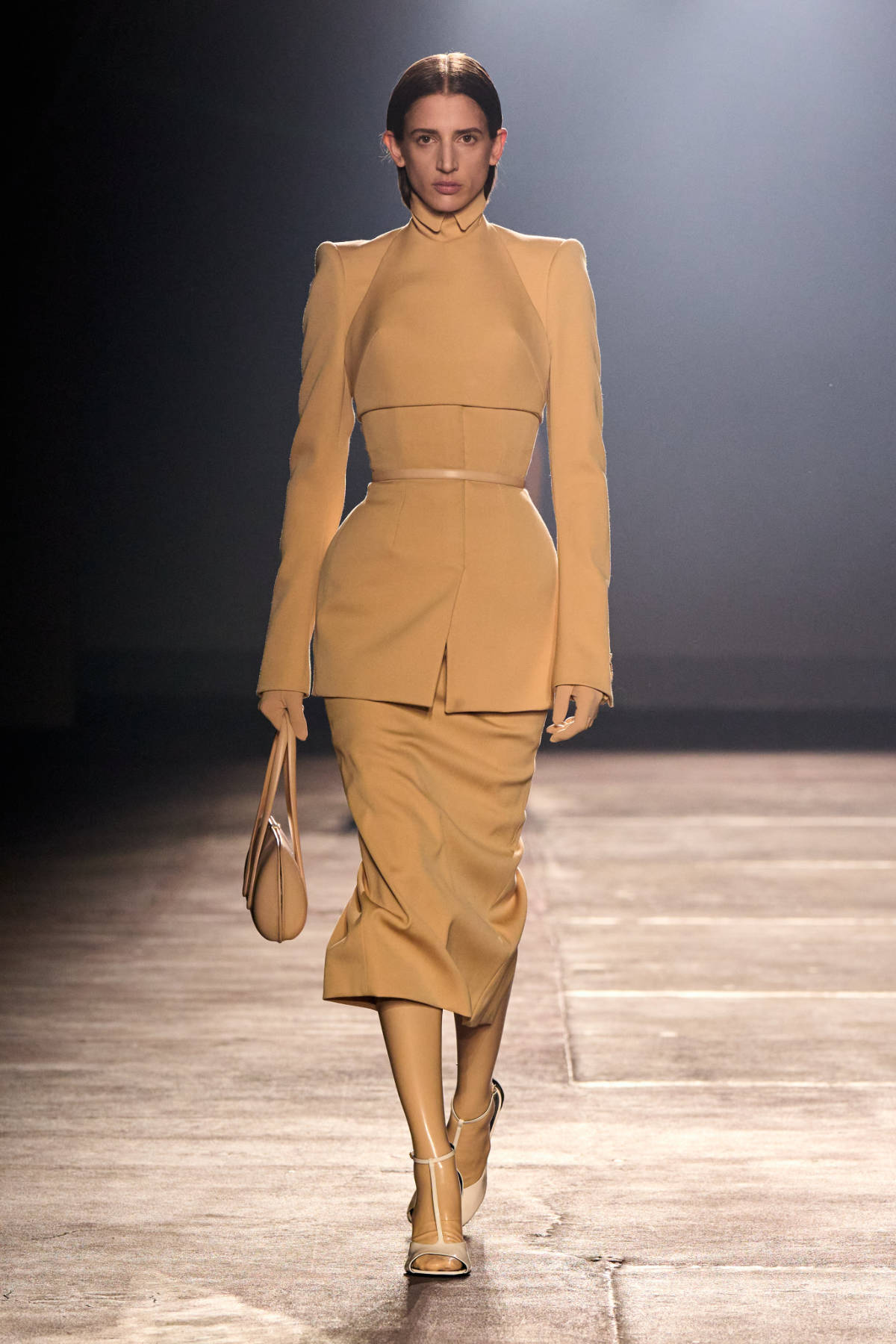 Stardust Aphrodite: Mugler’s Spellbinding SS26 Revival Of Hollywood Glamour