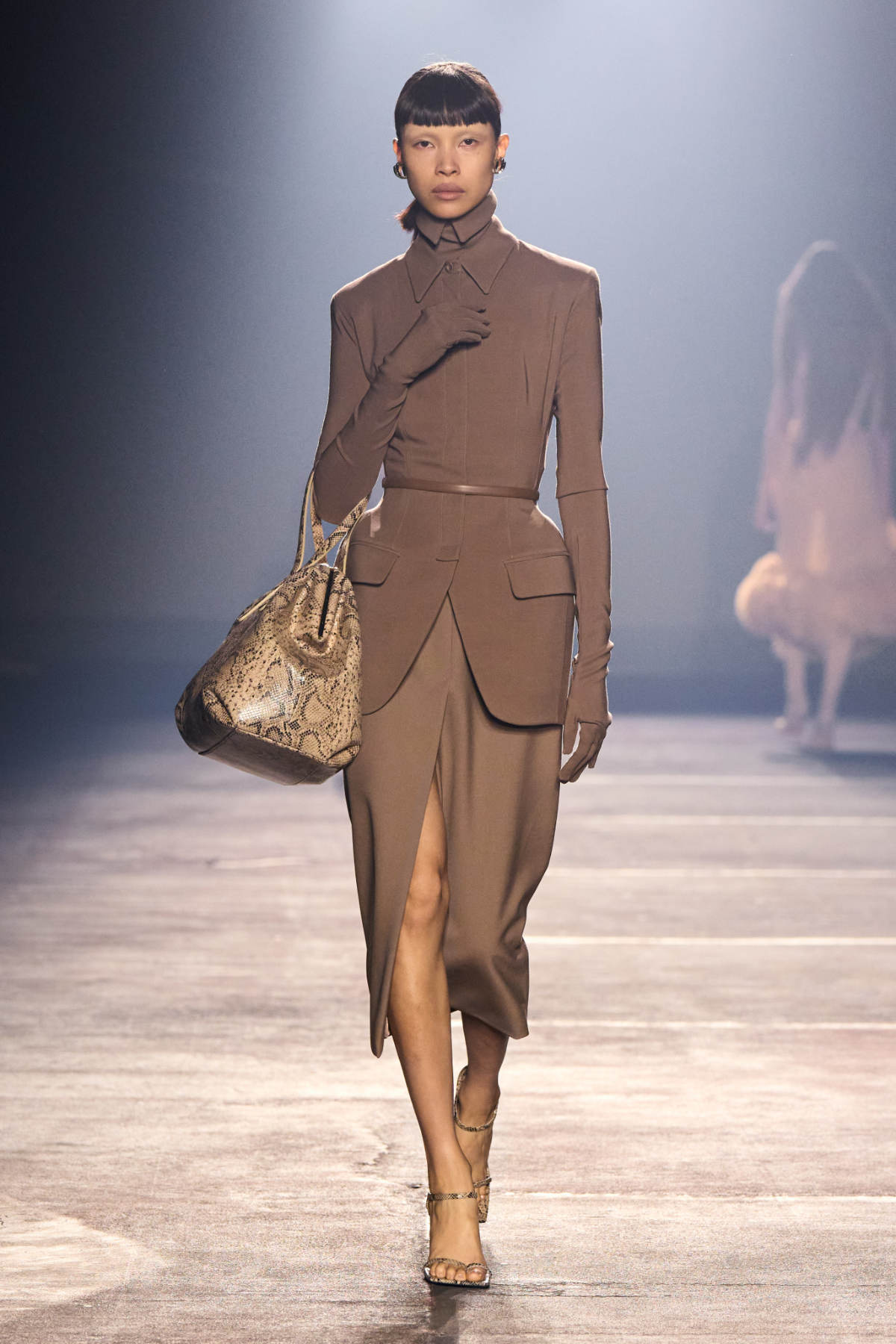 Stardust Aphrodite: Mugler’s Spellbinding SS26 Revival Of Hollywood Glamour