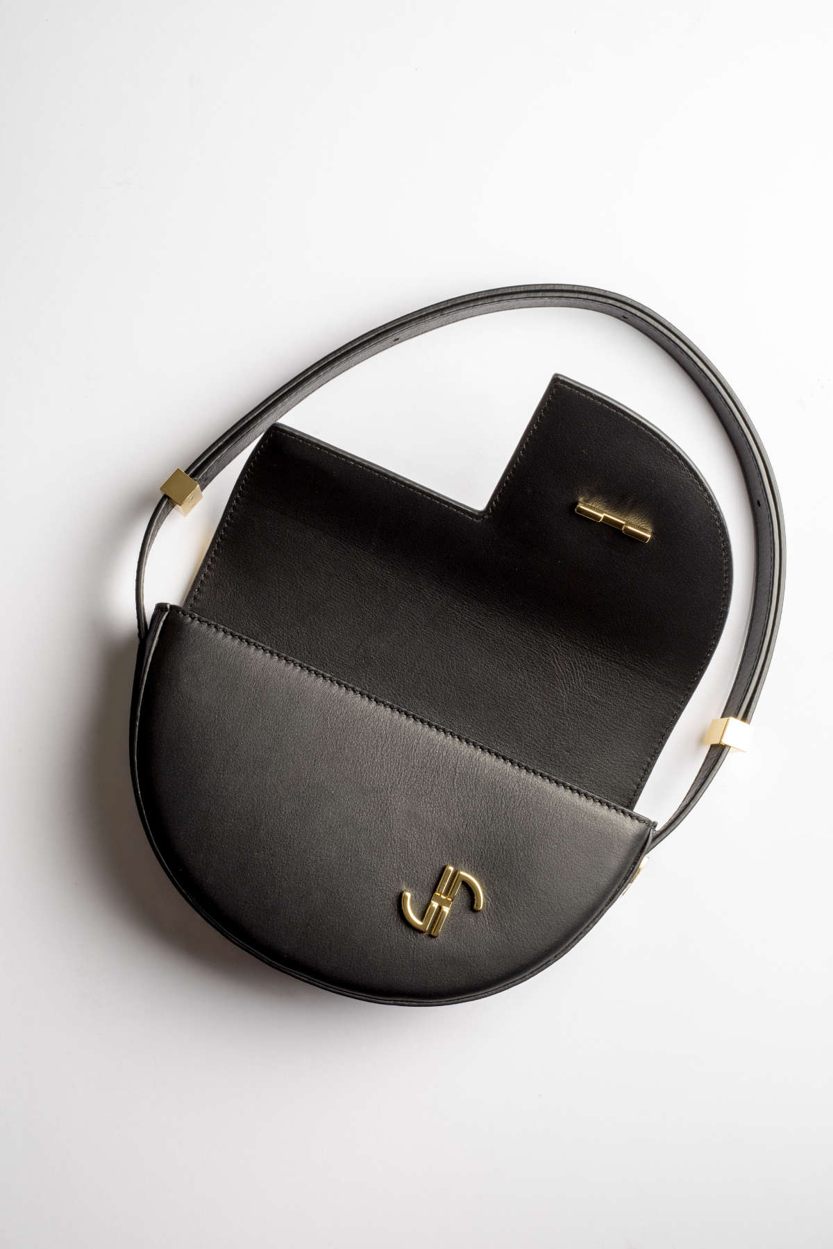 Le Petit Patou Bag - Luxferity Magazine