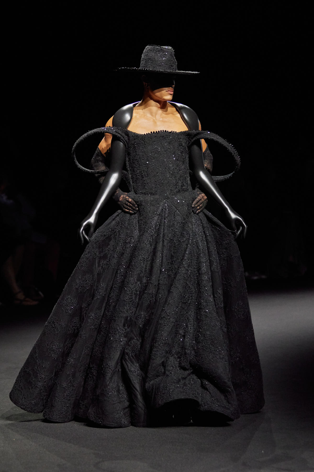 Robert Wun Presents His New Fall-Winter 2025 Haute Couture Collection: Becoming