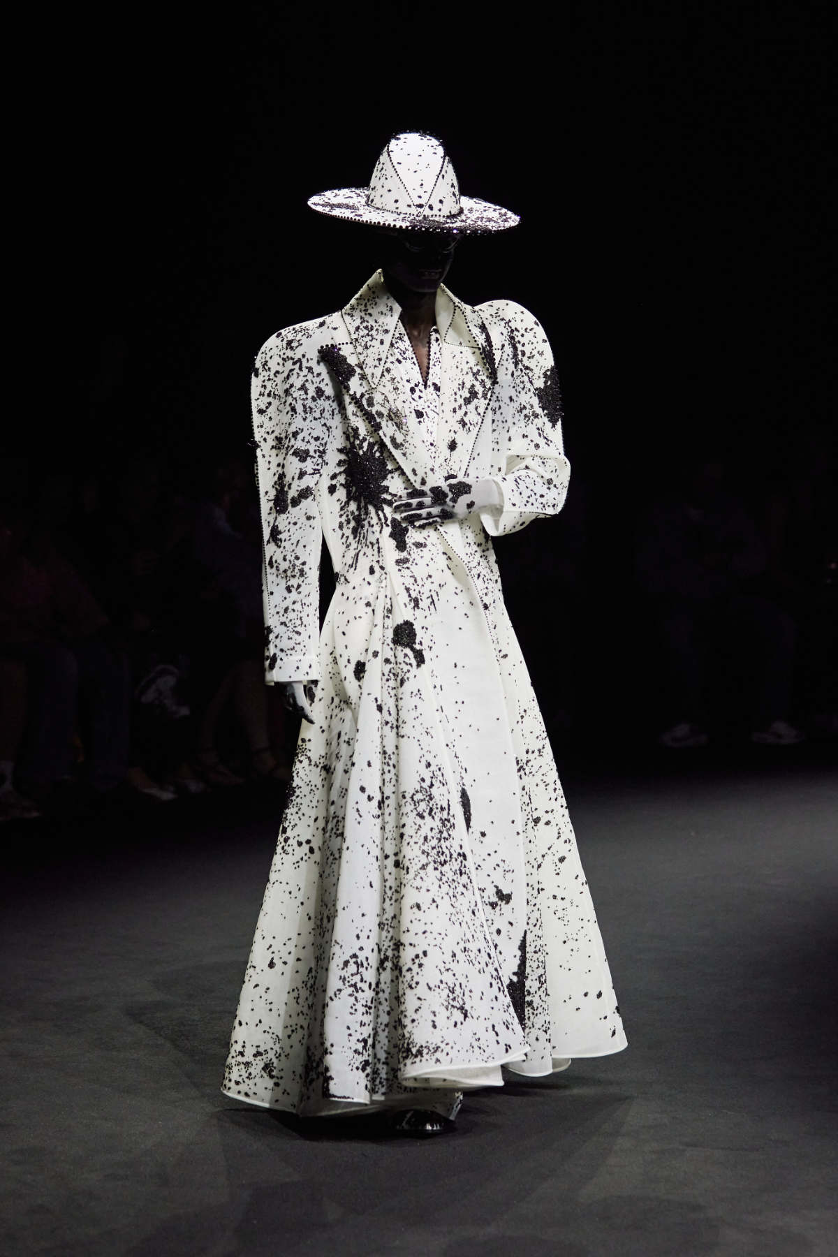Robert Wun Presents His New Fall-Winter 2025 Haute Couture Collection: Becoming